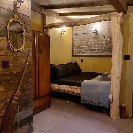 A Little Bit Of Magic - Witchcraft Πανσιόν